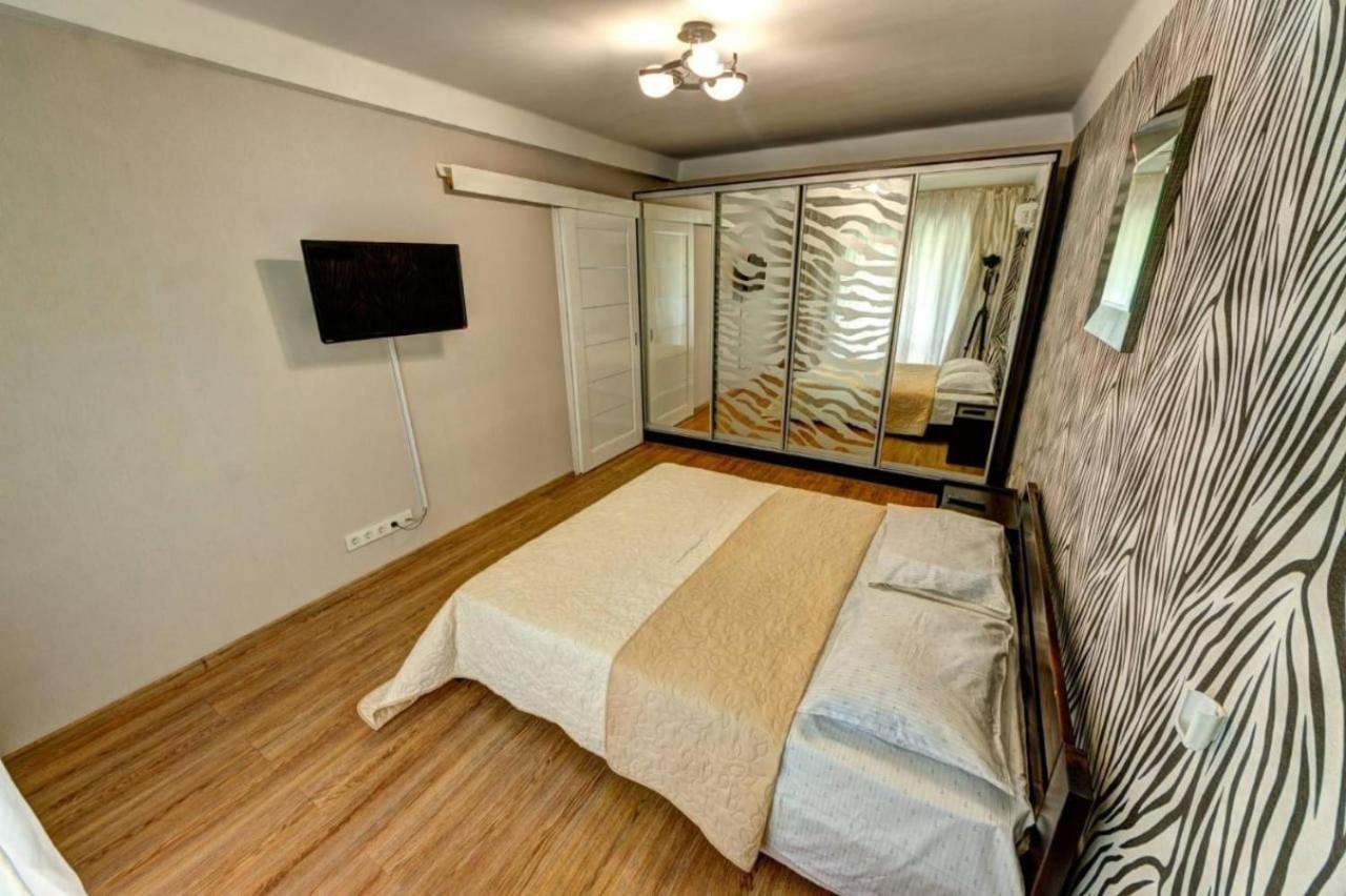 Excellent Druzhby Narodov Boulevard 3a. Lybedskaya Metro Station Apartment